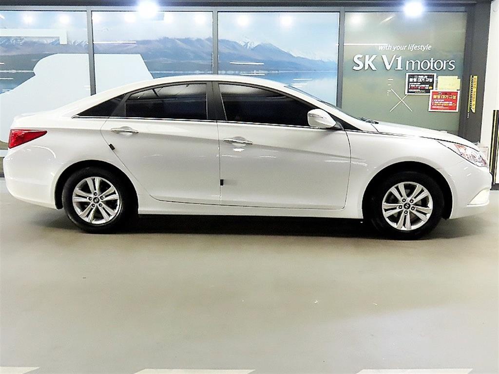 HYUNDAI Sonata - Vista 3