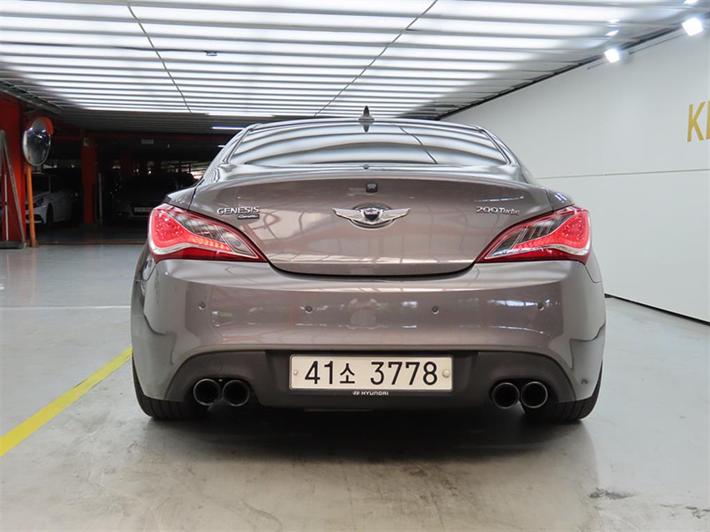HYUNDAI Genesis - Vista 3