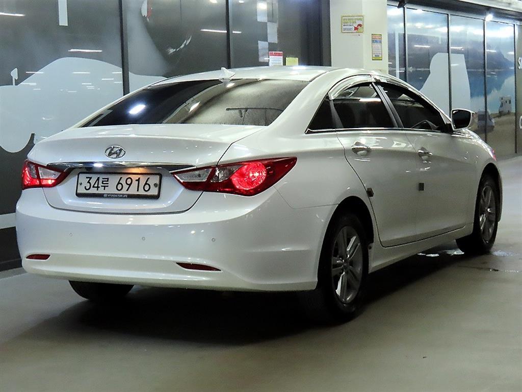 HYUNDAI Sonata - Vista 4