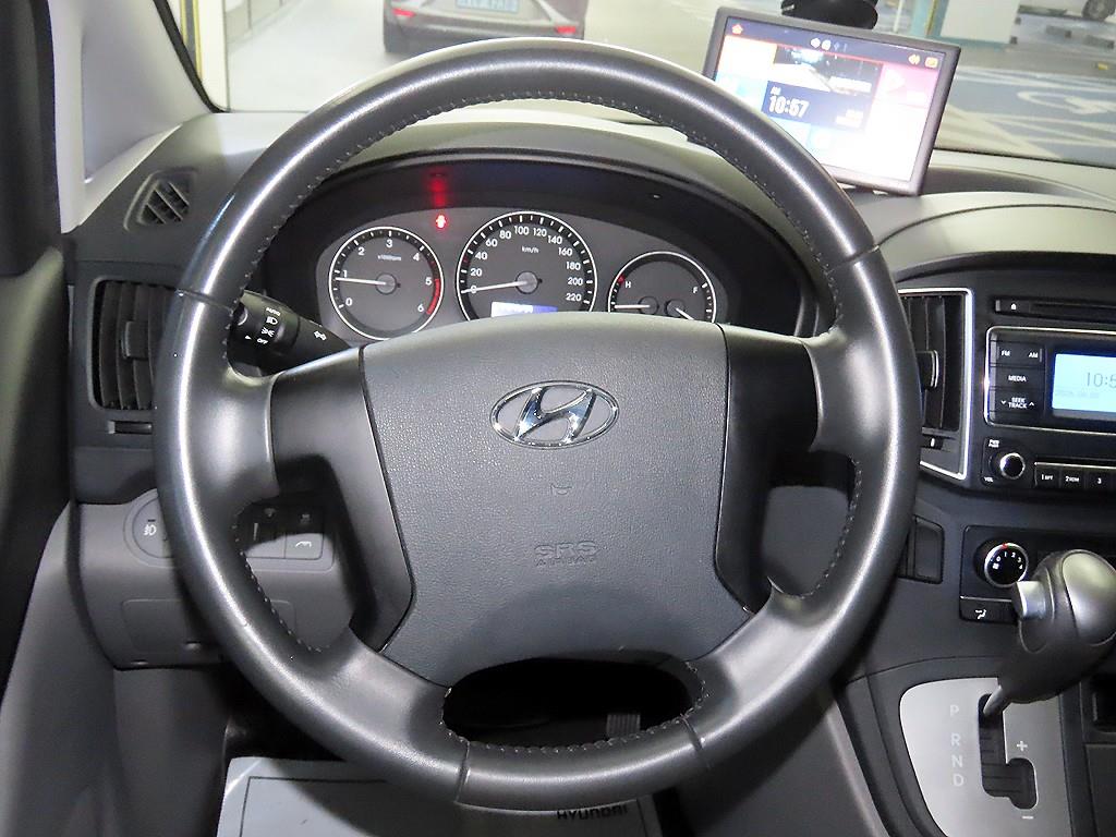 HYUNDAI Starex - Vista 10