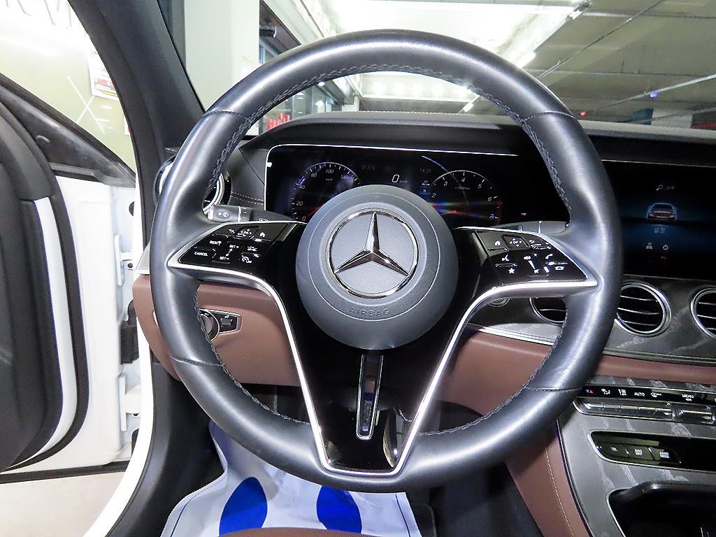 Mercedes Benz E class - Vista 10