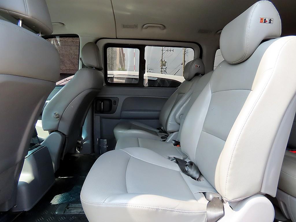 HYUNDAI Starex - Vista 8