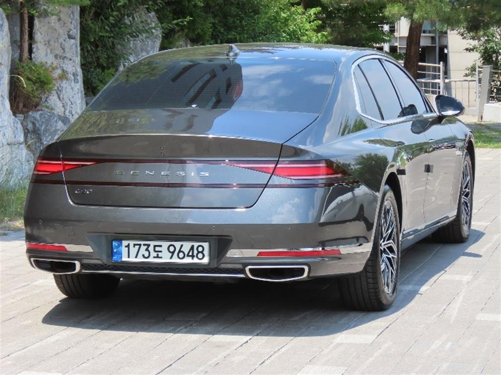 Genesis G90 - Vista 3