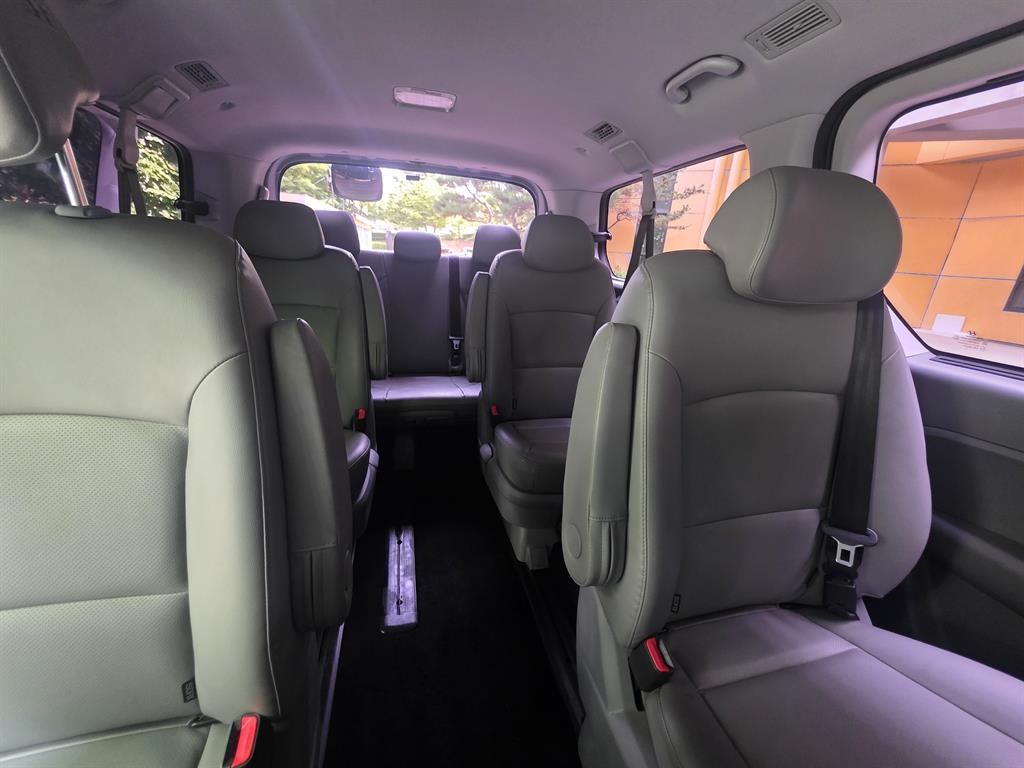 HYUNDAI Starex - Vista 9