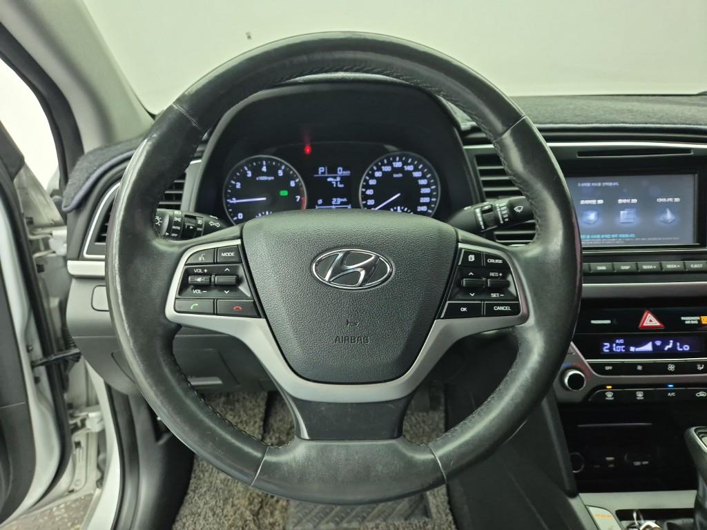 HYUNDAI Avante - Vista 11