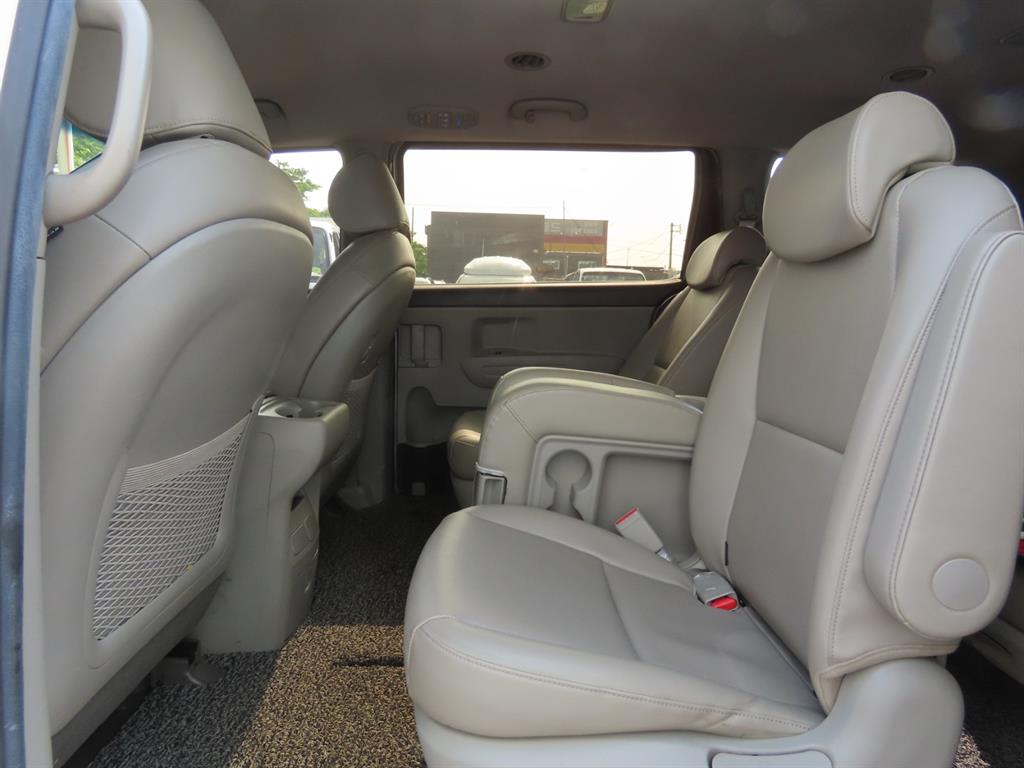 KIA Carnival - Vista 11
