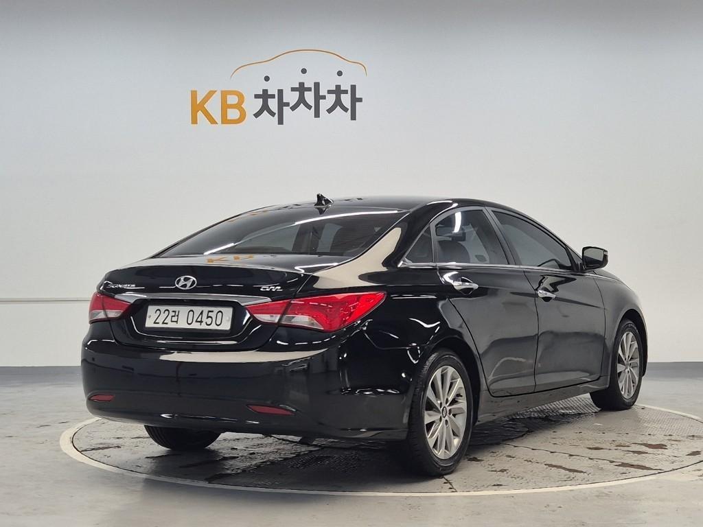 HYUNDAI Sonata - Vista 3