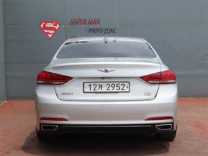 HYUNDAI Genesis - Vista 8