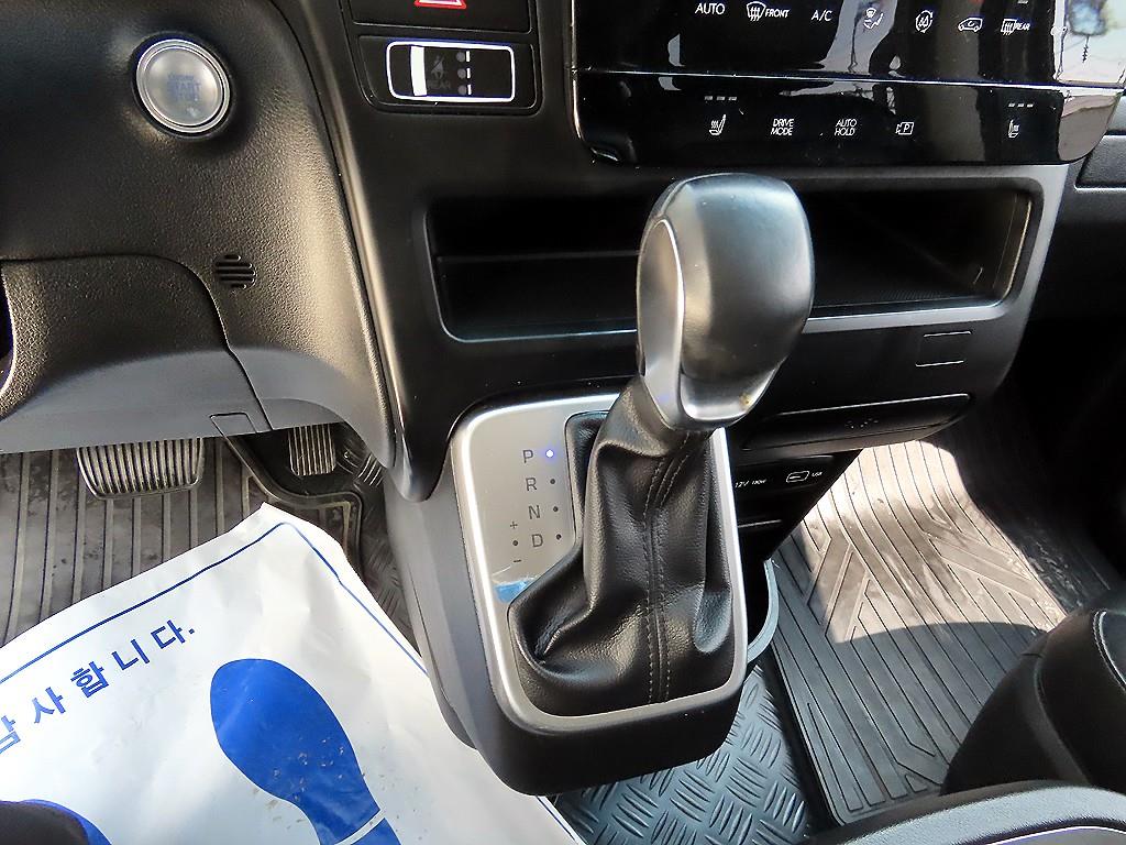 HYUNDAI Staria - Vista 11
