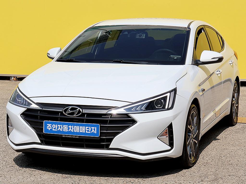 HYUNDAI Avante - Vista 2
