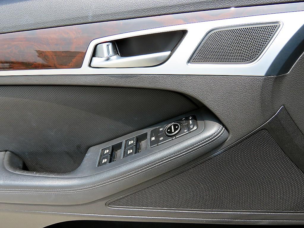 HYUNDAI Genesis - Vista 11
