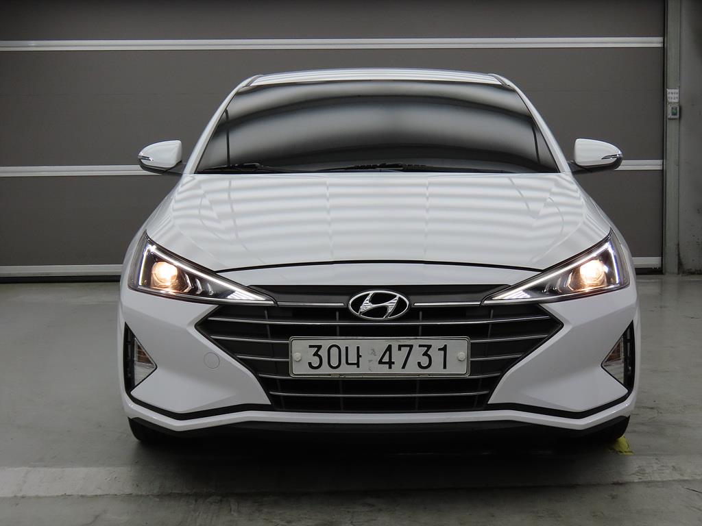 HYUNDAI Avante - Vista 2