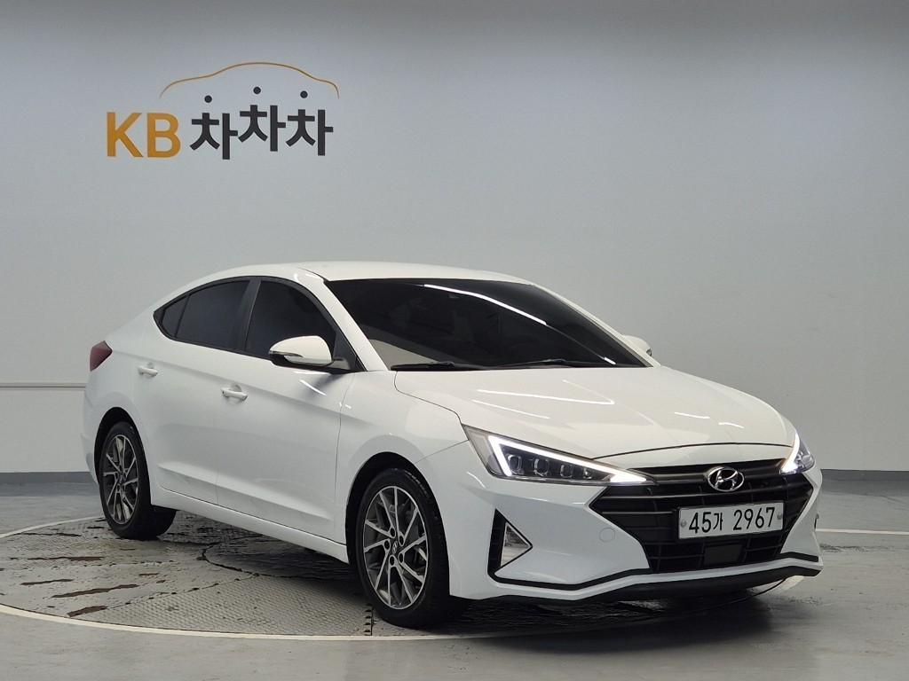 HYUNDAI Avante - Vista 4