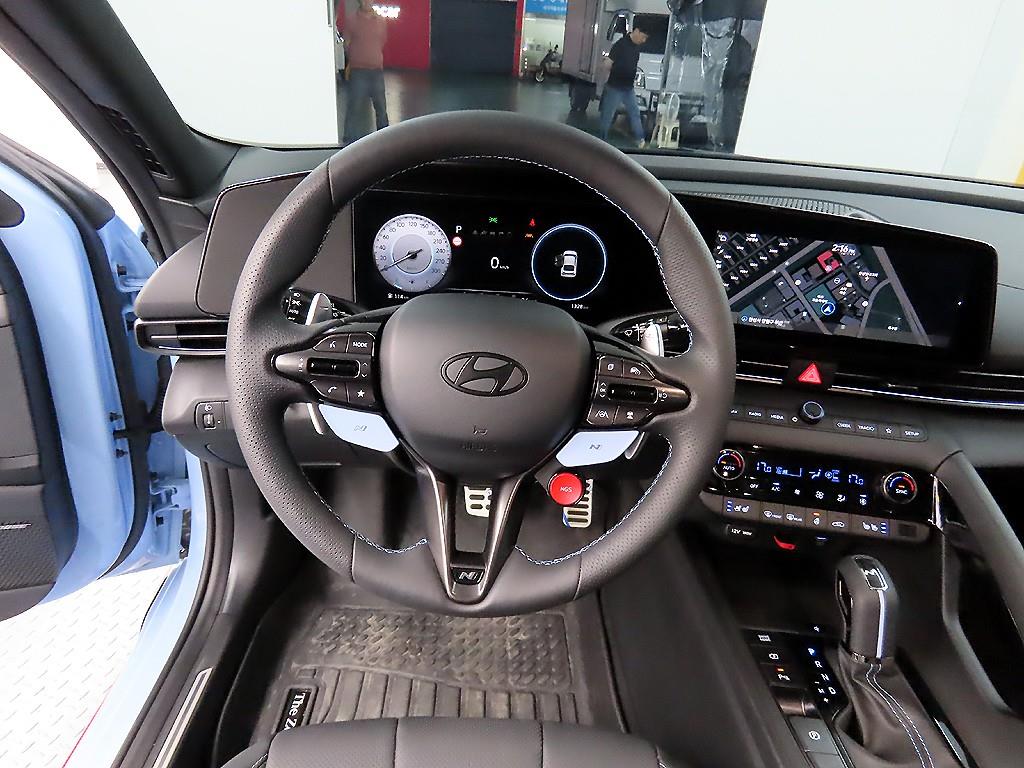 HYUNDAI Avante - Vista 9