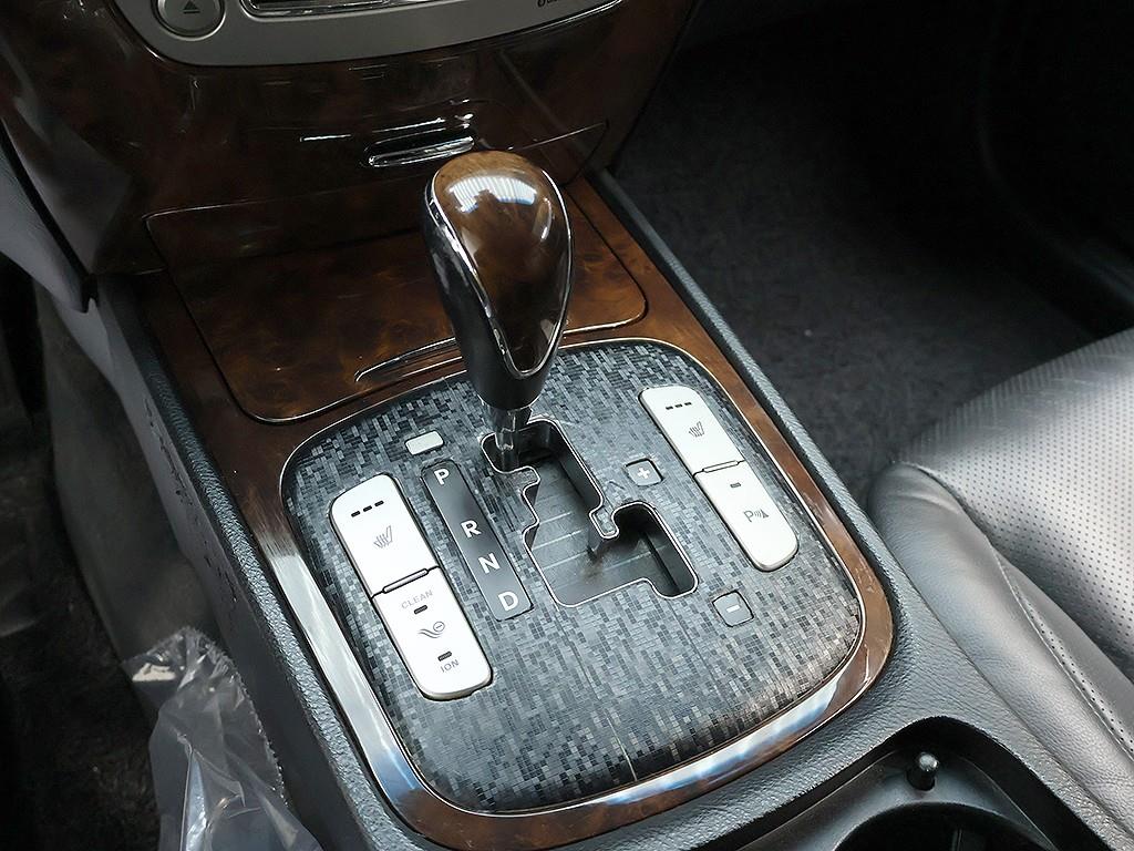 HYUNDAI Genesis - Vista 12