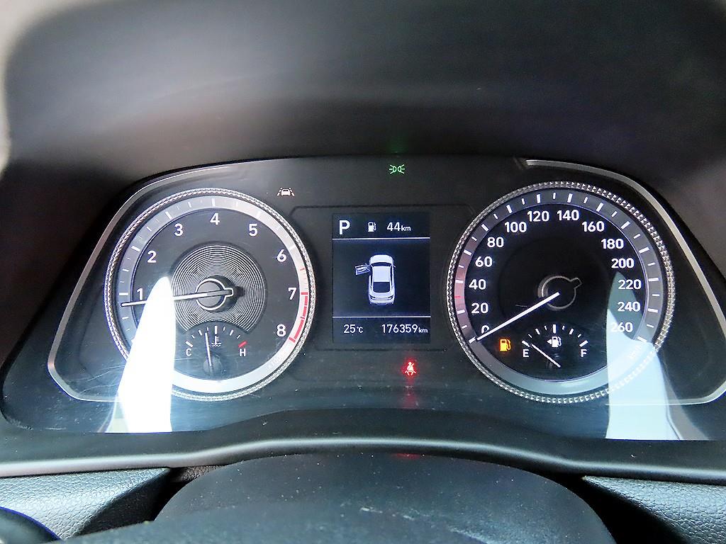 HYUNDAI Sonata - Vista 9