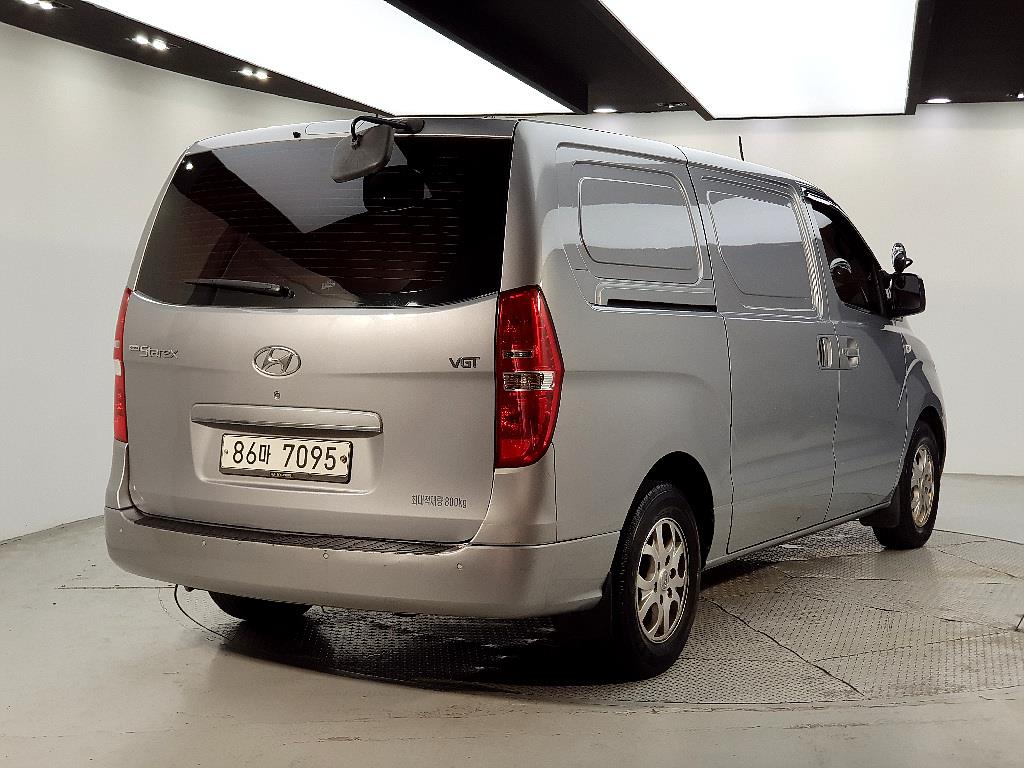 HYUNDAI Starex - Vista 6