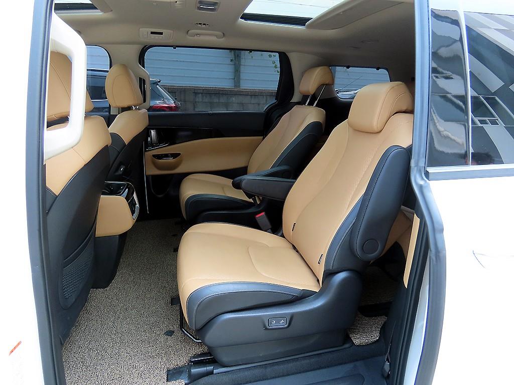 KIA Carnival - Vista 8