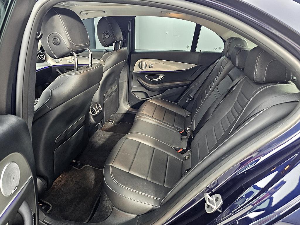 Mercedes Benz E class - Vista 11