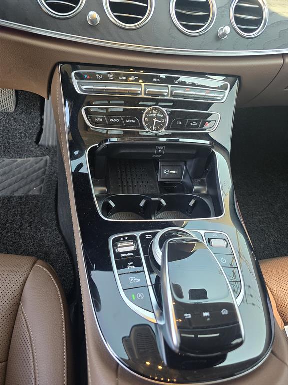 Mercedes Benz E class - Vista 5