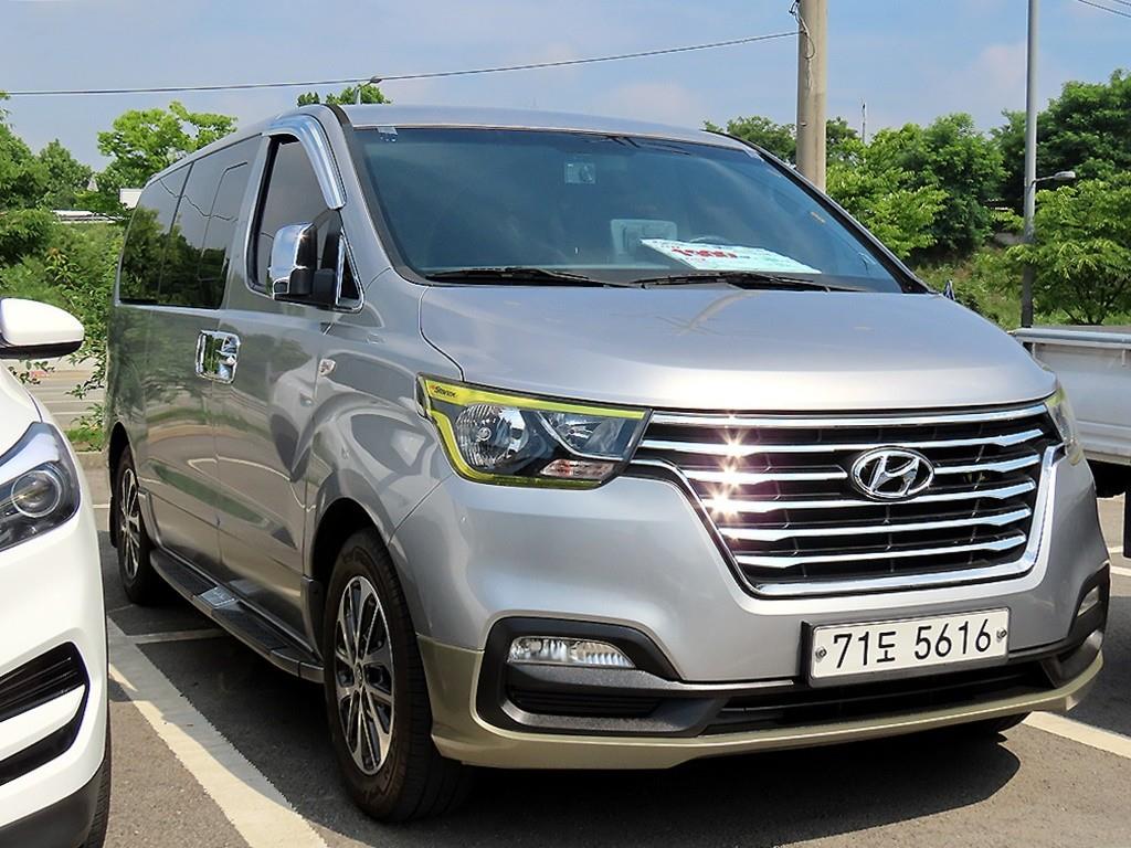 HYUNDAI Starex - Vista 2