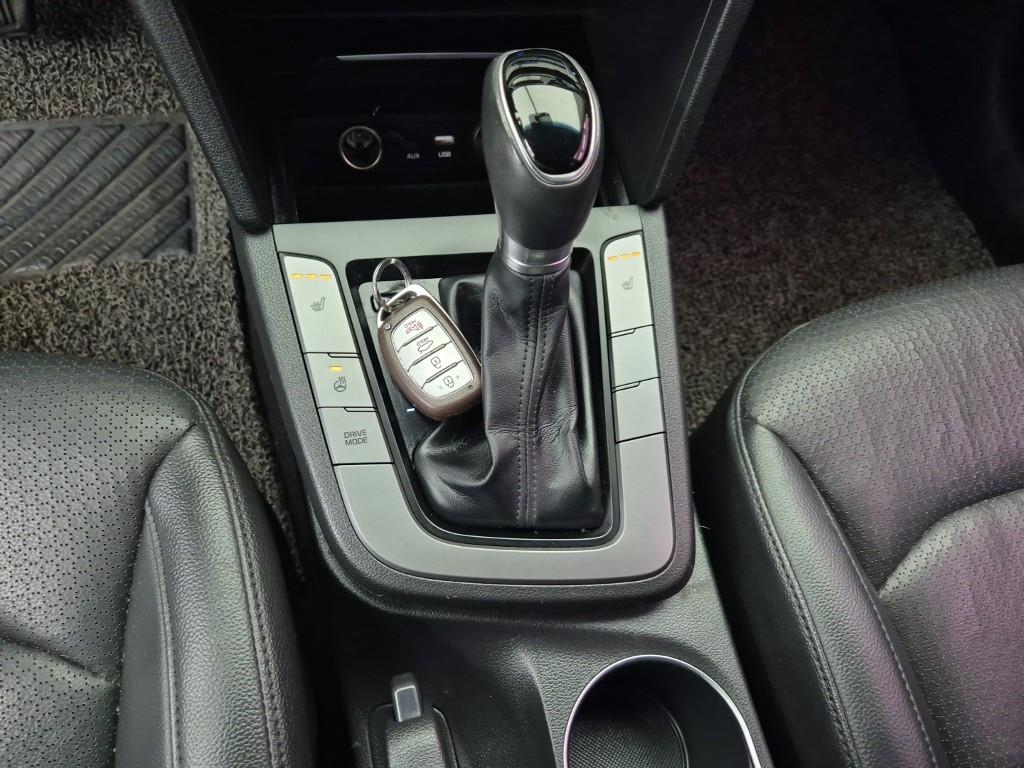 HYUNDAI Avante - Vista 10