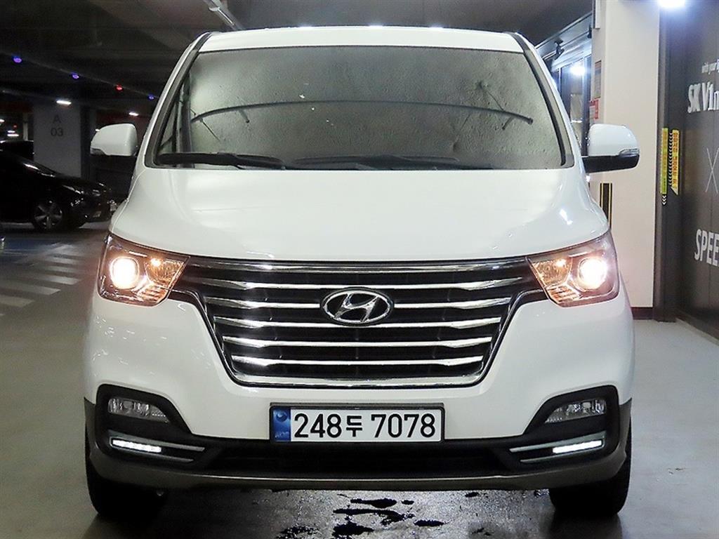 HYUNDAI Starex - Vista 2