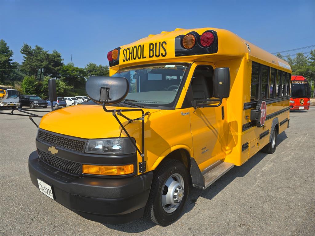 medium and large bus Guitar Bus