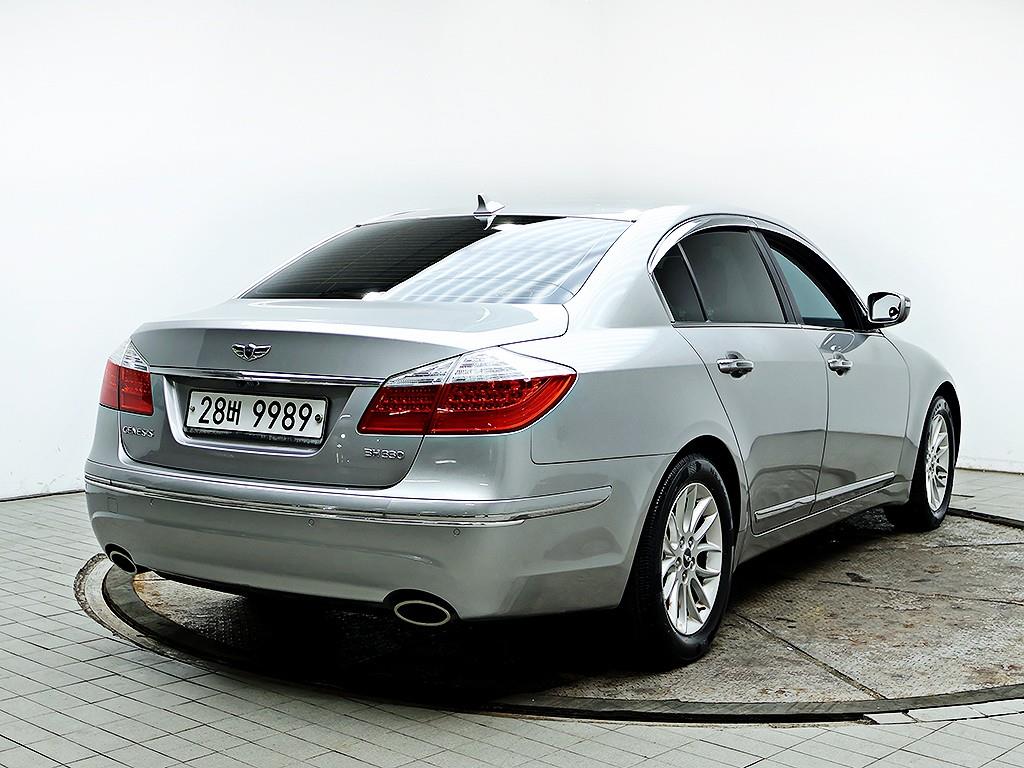HYUNDAI Genesis - Vista 6