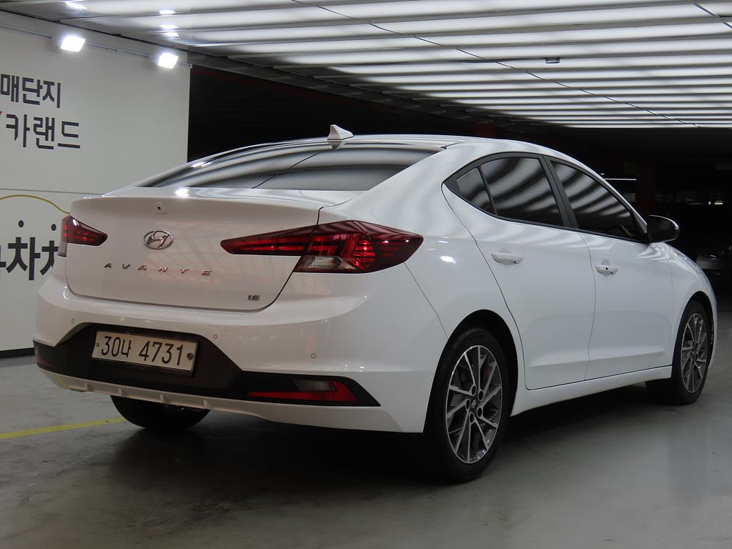 HYUNDAI Avante - Vista 3