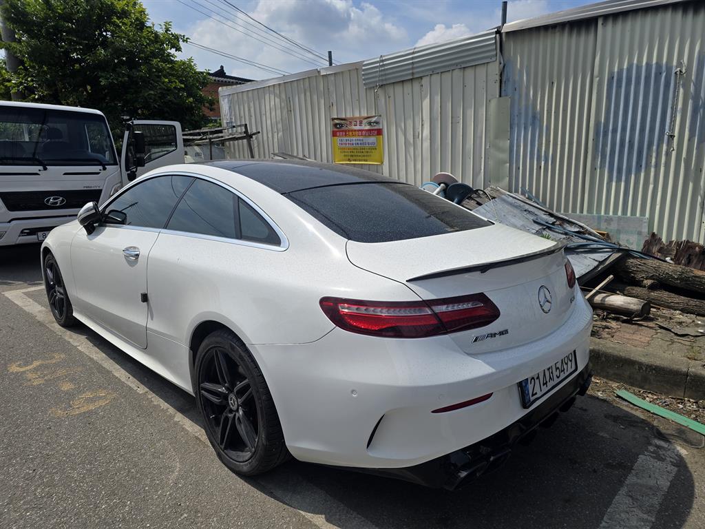 Mercedes Benz E class - Vista 4