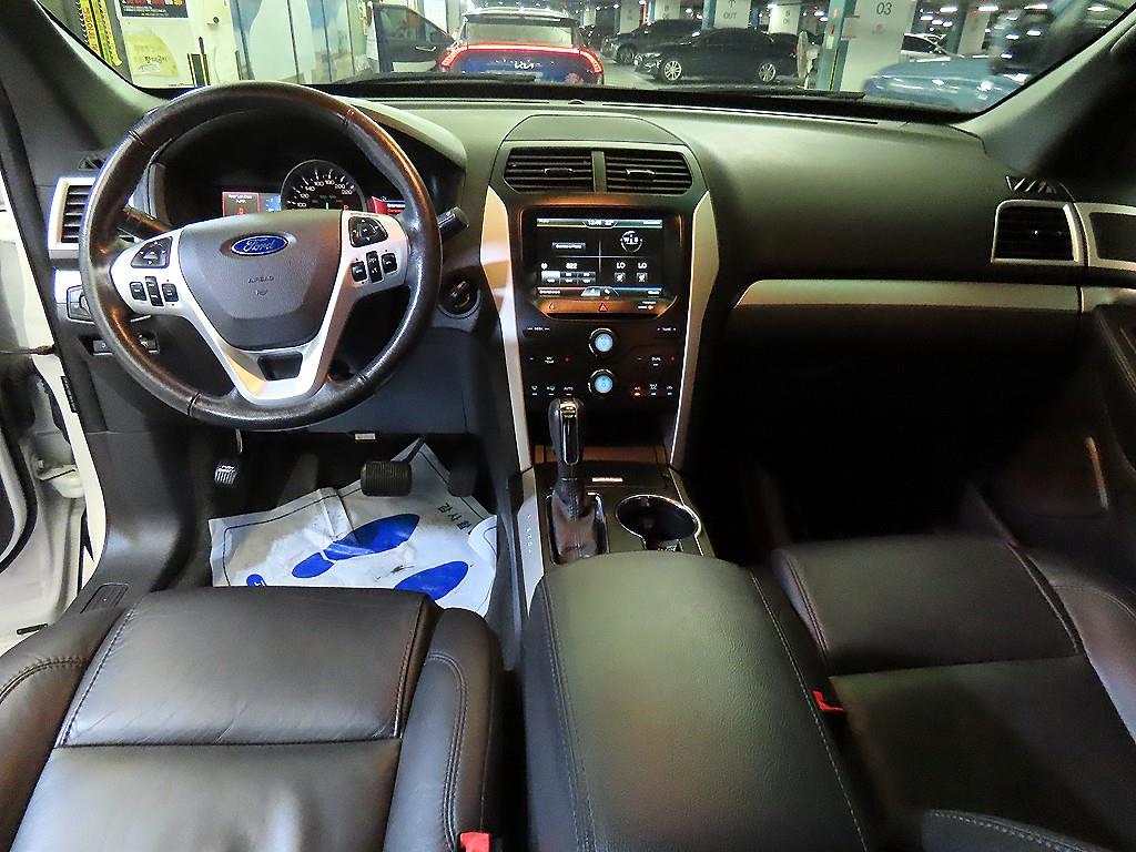 Ford Explorer - Vista 10