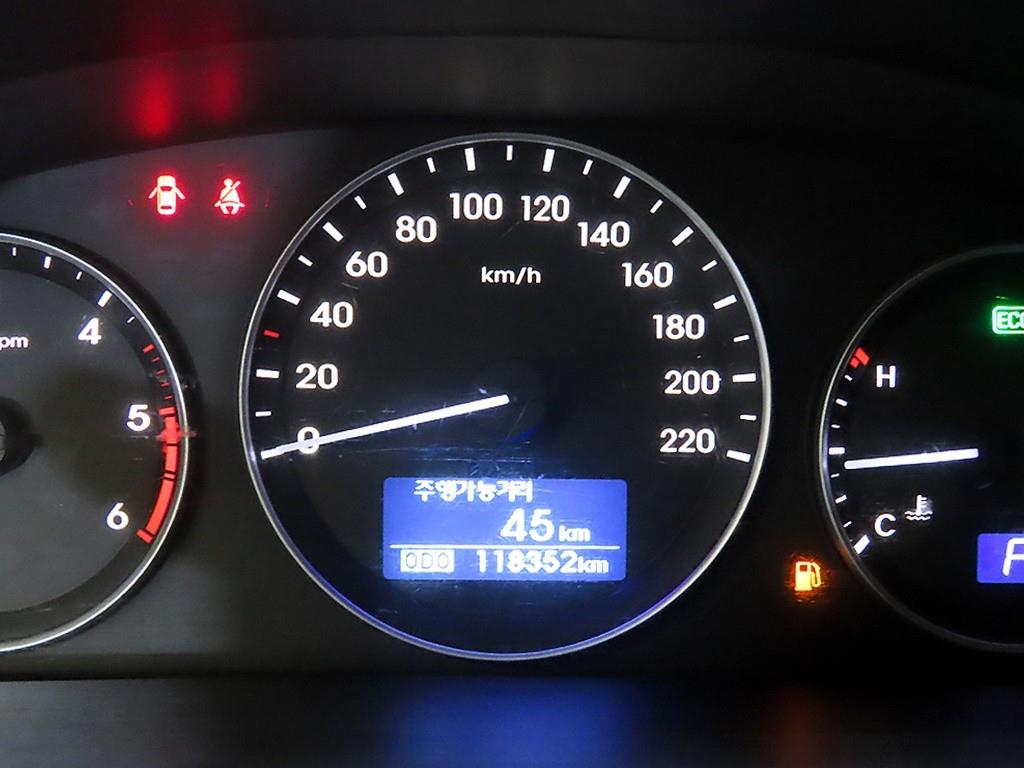 HYUNDAI Starex - Vista 9
