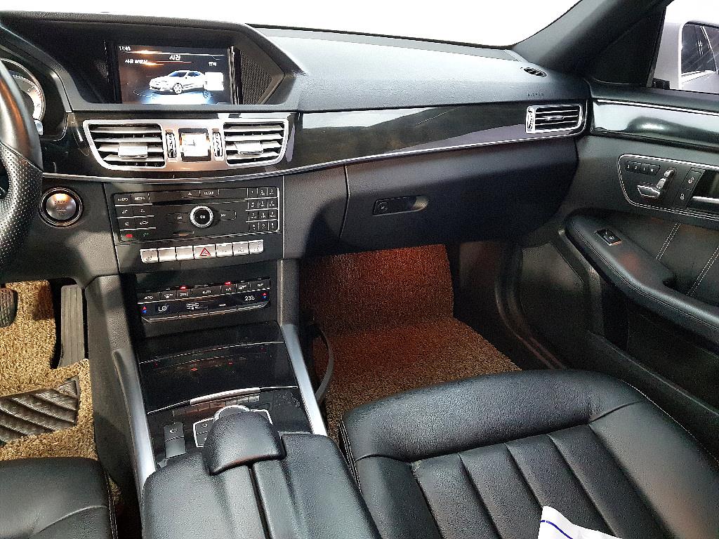 Mercedes Benz E class - Vista 12