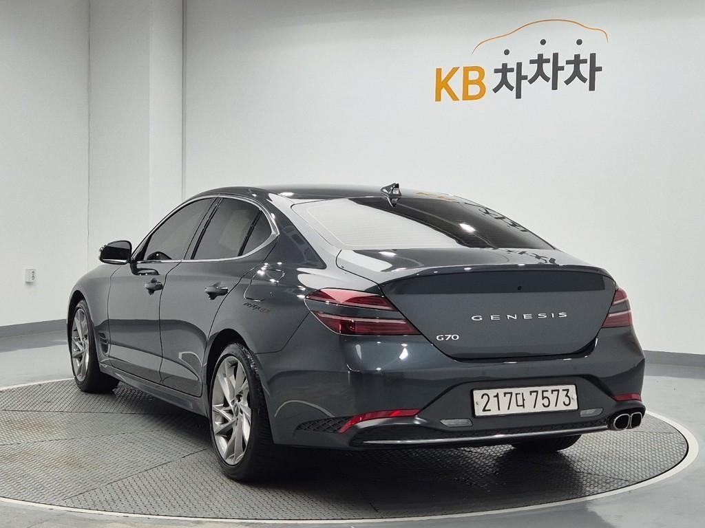 Genesis G70 - Vista 2