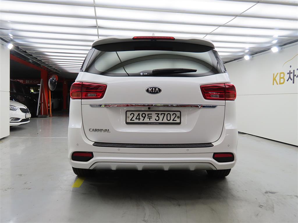 KIA Carnival - Vista 3
