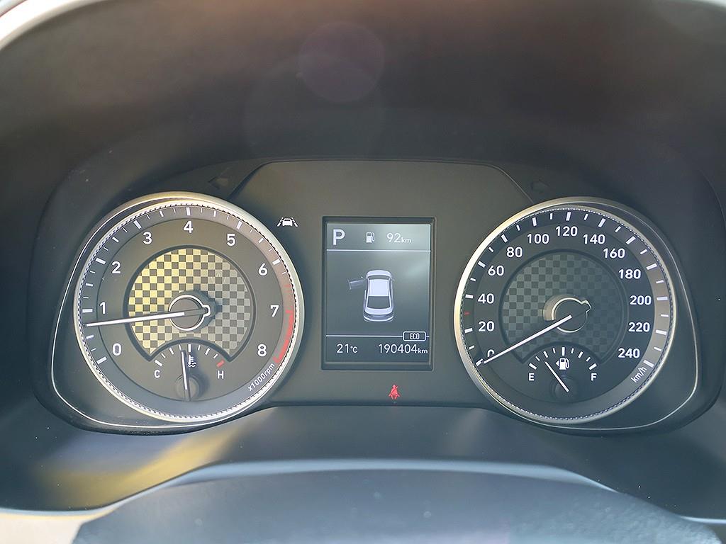 HYUNDAI Avante - Vista 8