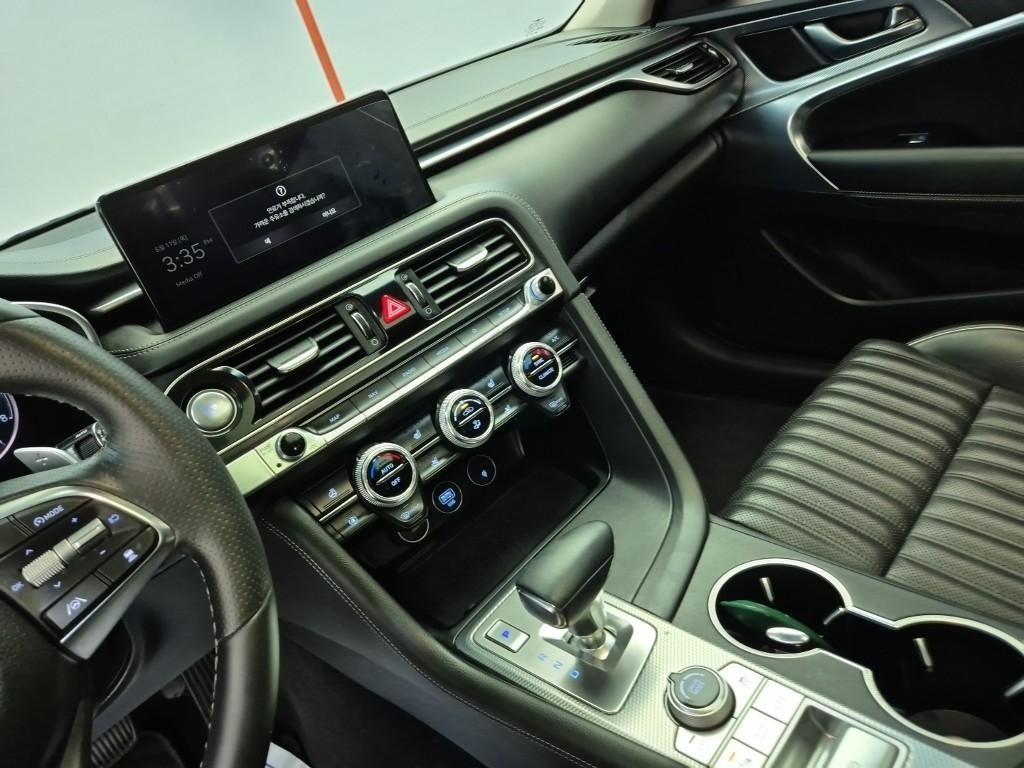 Genesis G70 - Vista 12