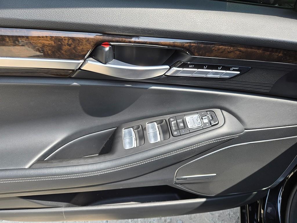 Genesis G90 - Vista 12