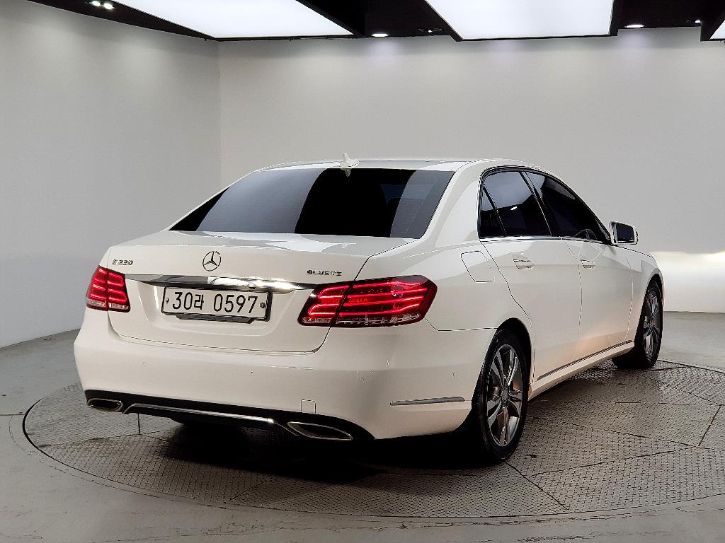 Mercedes Benz E class - Vista 6