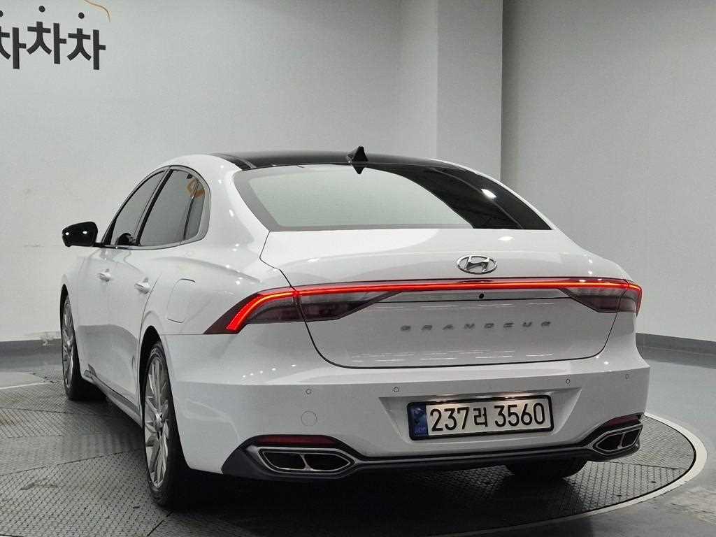 HYUNDAI Grandeur - Vista 2
