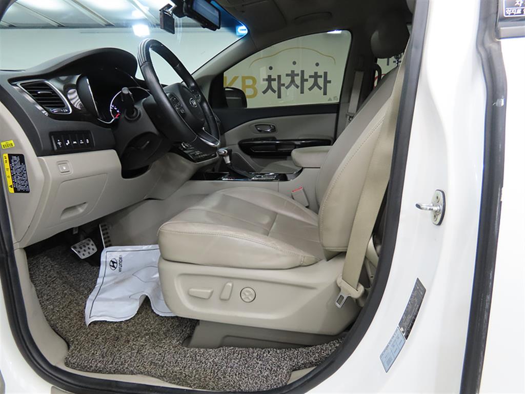 KIA Carnival - Vista 7