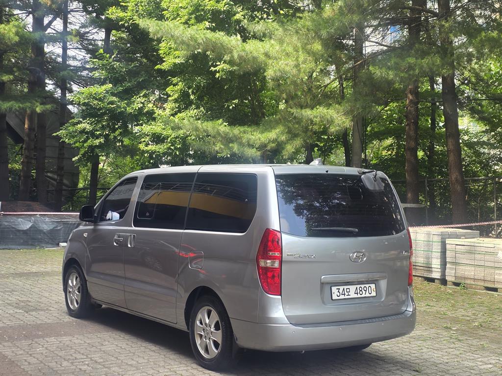 HYUNDAI Starex - Vista 6