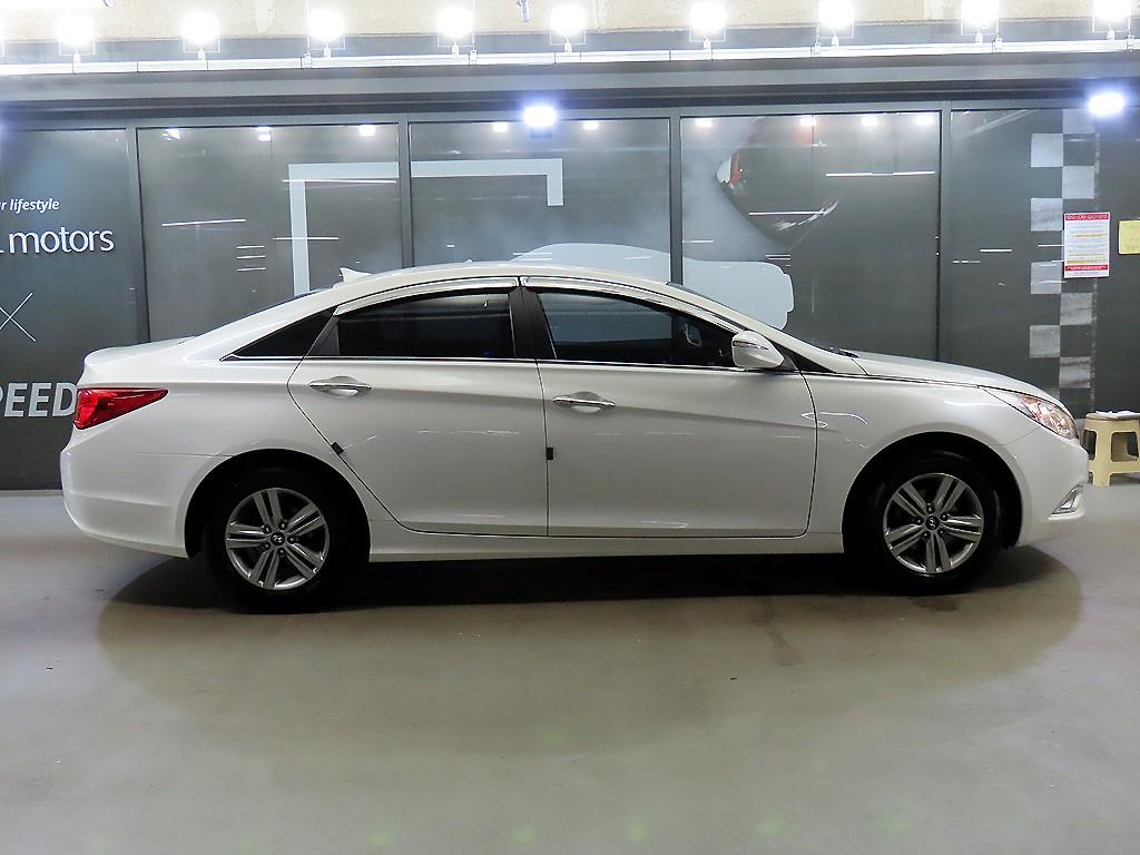 HYUNDAI Sonata - Vista 3