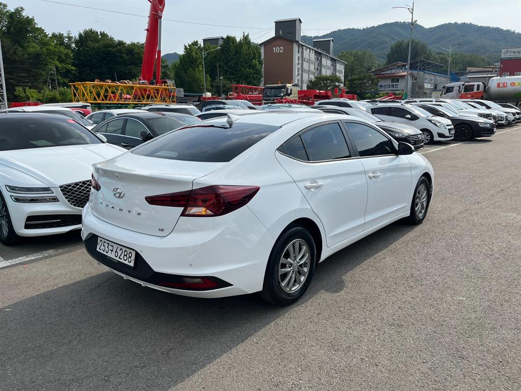 HYUNDAI Avante - Vista 7