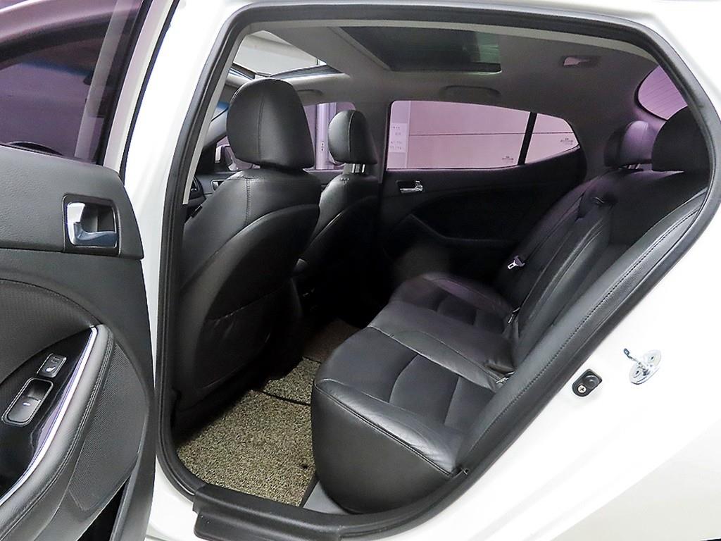 KIA K5 - Vista 6