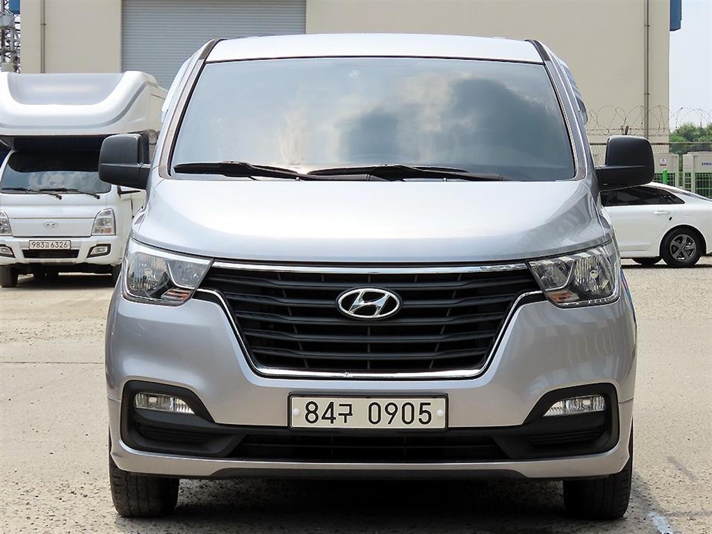 HYUNDAI Starex - Vista 2