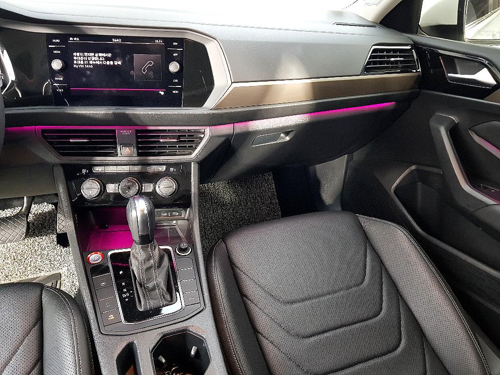 Volkswagen Jetta - Vista 12