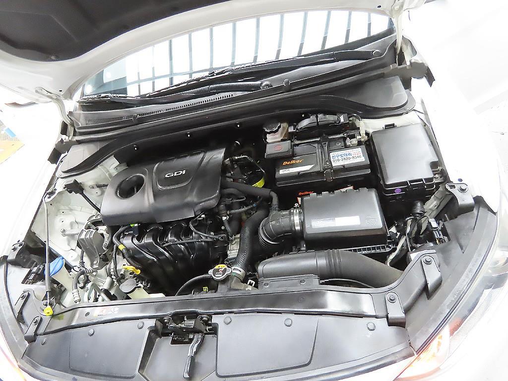 HYUNDAI Avante 2016 Blanco - Importación desde Corea - HF Imports Iquique - Foto 7