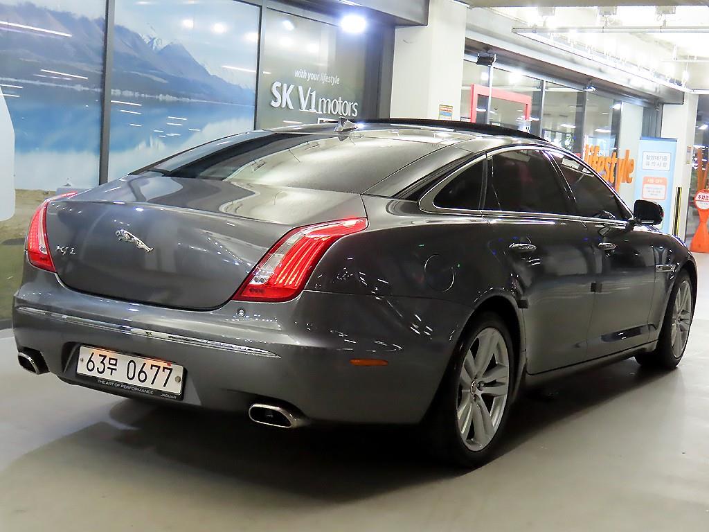 Jaguar XJ - Vista 4